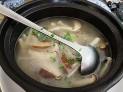 豚骨菌菇汤-宜城私房菜.臭鳜鱼(九华新街店)