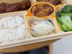 -小鹏汽车上海吴中路销售服务中心