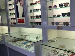 -提一眼镜·蔡司·依视路(小寨店)
