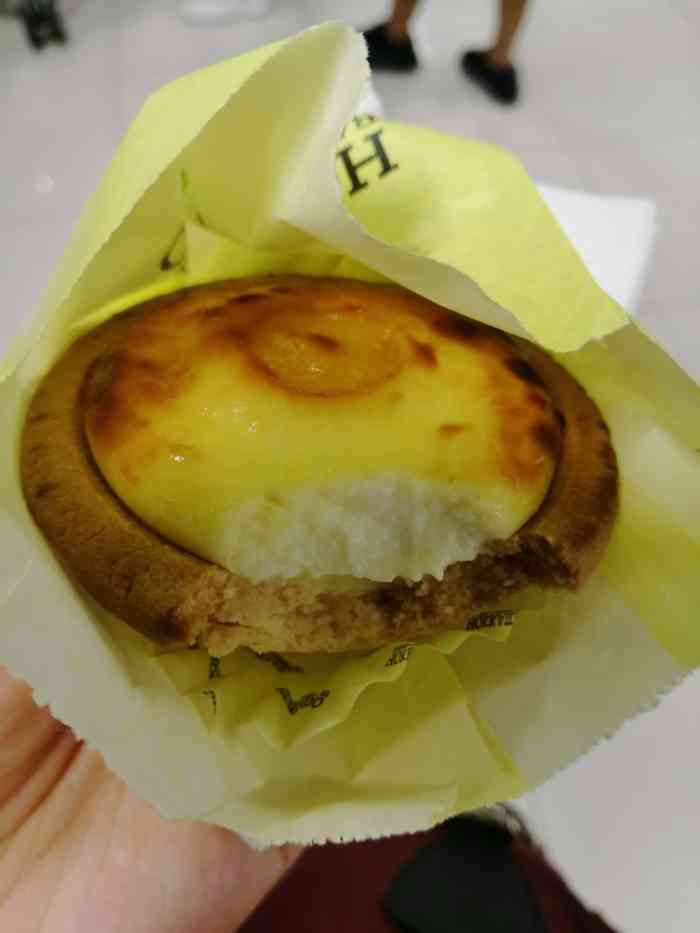 hokkaido-"这家蛋挞店在一个商场里面,有很多口味的蛋.