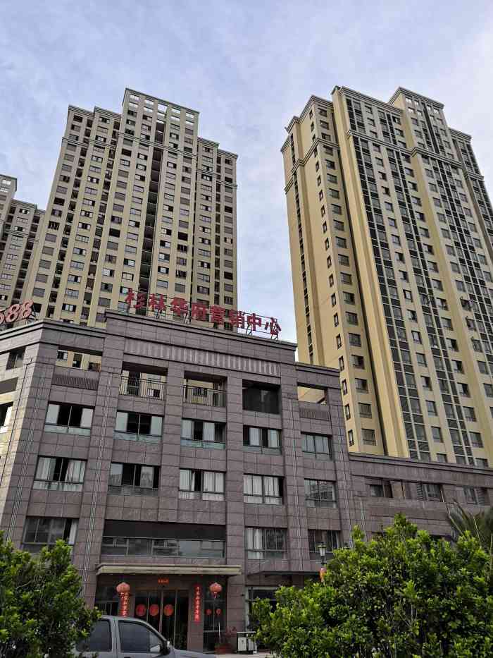 杉林华府-"小区在省立医院金山分院对面,小区的左侧是.