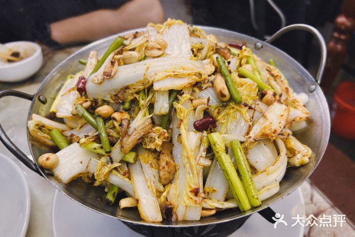 一口猪海鲜浑锅·东北家常菜图片