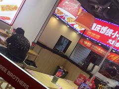 -魔都三兄弟酸辣粉·蘸卤炸串(虹桥万科店)