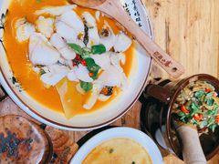 -老滇山寨•云南特色菜•地方菜•民族风情歌舞表演(金碧店)