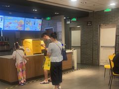 -麦当劳(上海虹桥站30B检票口楼上)