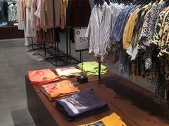 -URBAN REVIVO(上海中庚漫游城店)