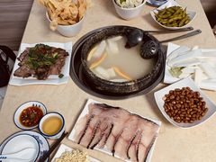 -墨脱石锅椰子鸡•香草鸭•东山羊(大东海店)