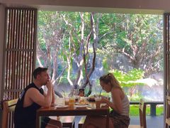 -Chom Cafe and Restaurant