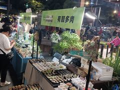 -瑞虹新天地月亮湾