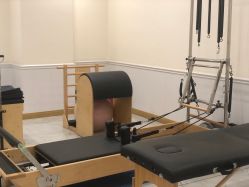 -爱瑞馨母婴护理中心·月嫂育儿嫂