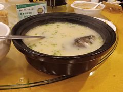 菌王鱼头煲-黄山排云型旅酒店餐厅