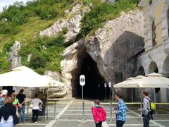 -波斯托伊纳溶洞