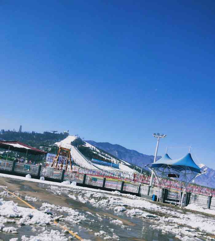 松鸣岩国际滑雪场-"单位团建活动,第一次来滑雪场,感觉非常刺.