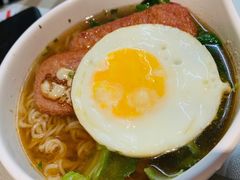 午餐肉煎蛋出前一丁-新大咀港式茶餐厅(宝山万达店)