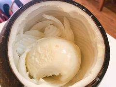 -志龙皇冠吃货椰子铺