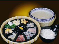 -老国贸云南传统过桥米线(滇池店)