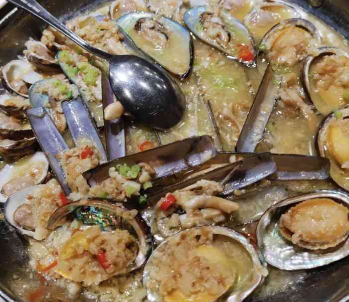 东江渔村(棠下总店)-"点了个酸菜鱼,点了个清蒸鲈鱼,点了个金牌.