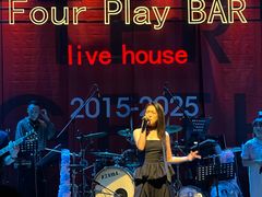 -FOUR PLAY BAR