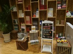 -新华里咖啡书吧(新华书店小寨店)