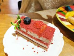 草莓红丝绒蛋糕-盘炉forenza·云贵川融合小食堂 ( 钟楼中柳巷店)