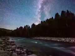 -布尔津河堤夜市