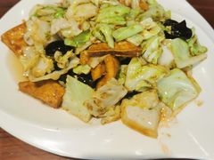 木耳白菜爆豆腐-恩宏德餐馆(平山道店)