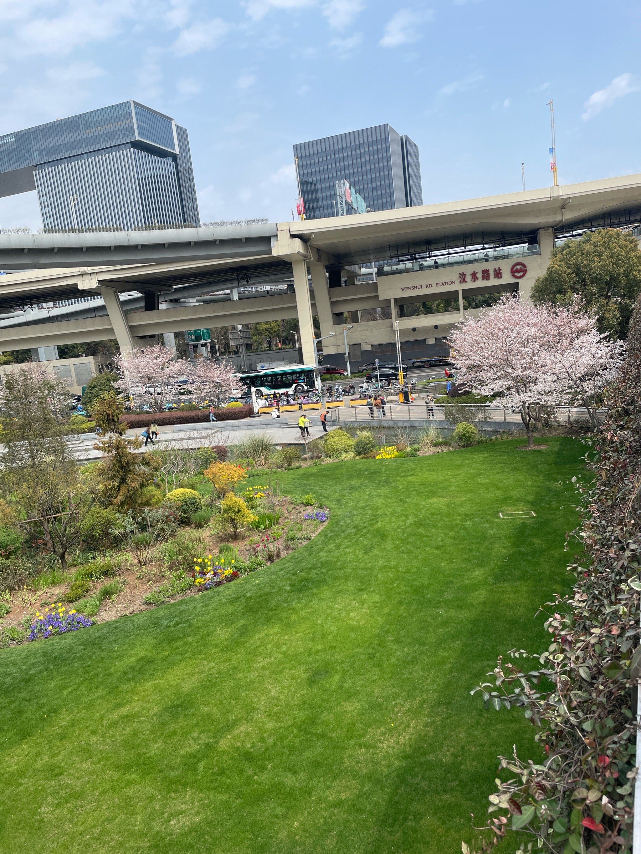 步步美景的汶水路中环绿地