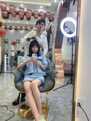 点击看大图 -V8潮牌·接发烫染连锁