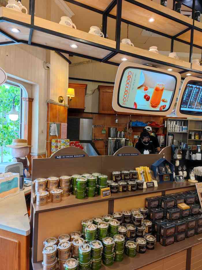 张三疯猫式奶茶&杂货铺(三友店)-"这家店有两个点单口,连在一起的.