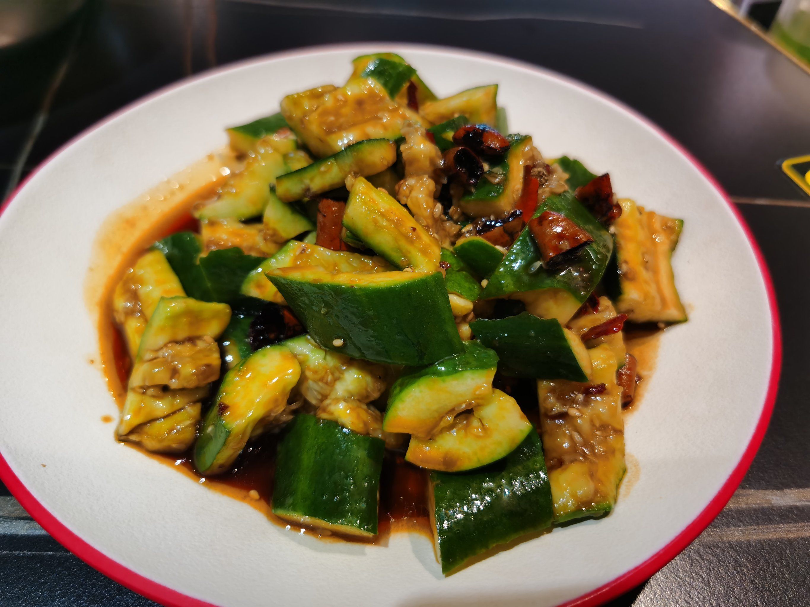 夏日烧烤配上酸辣开胃小黄瓜