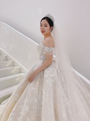 -艾米丽婚纱礼服