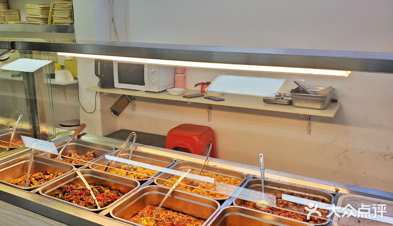 探店分享：强仔盒饭，无限量美食体验!