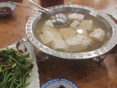 -石磨豆花家常菜·牦牛排土火锅