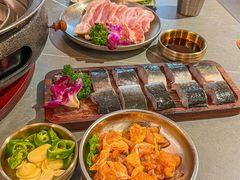 -围炉肉舍•炭烤活鳗•丹东海鲜烤肉(步行街店)