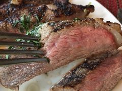 碳烤肉眼牛排及秘制牛排汁-WOLFGANG PUCK KITCHEN & BAR(迪士尼小镇店)