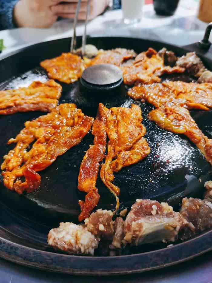 今日妃要吃·石棉锅盖烤肉-"绝了这家烤肉,在茶店子附近能吃到这样的