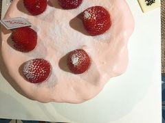 草莓云朵奶昔-可丽可丽·生日蛋糕·下午茶(厦门鹭港店)