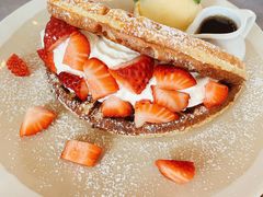 草莓松饼-ROAST coffee & eatery