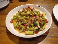-胡桃里音乐餐厅(陶溪川店)(川湘赣菜·世界百大酒庄直供红酒·音乐表演)