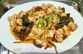 Red Date and Enoki Mushroom Steamed Chicken