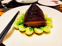 金牌扣肉配玉米饼-杭州西子湖四季酒店·金沙厅
