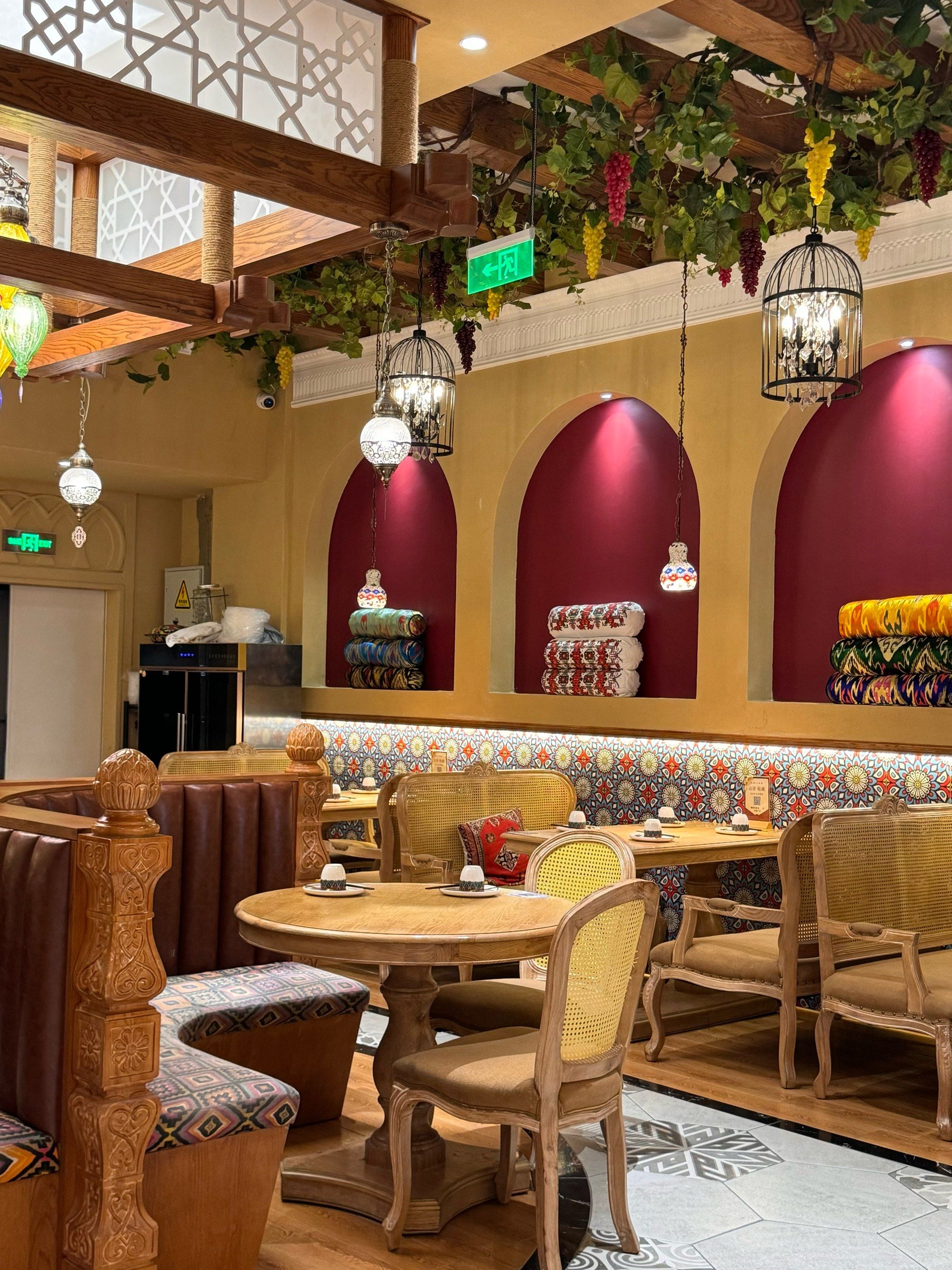 来乌鲁木齐,我直奔这家新疆餐厅!本地人带路