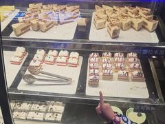 面包甜点陈列柜-乔哥铭洋海鲜自助(皇城恒隆广场店)