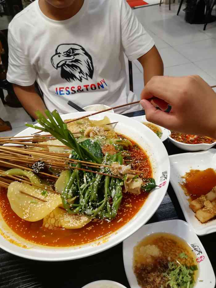 蜀百味厕所串串(人民广场总店"第二次去这家店了,还是那么好吃,团购