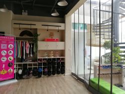 -一花一叶瑜伽生活馆