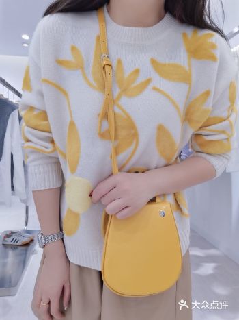 专柜随便一件衣服价格在她家都能买个3到4件