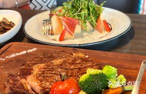 Charcoal Grilled Grain-Fed Ribeye Steak (220g)