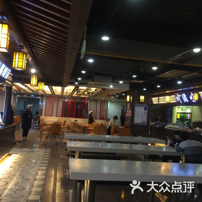 新食派美食广场