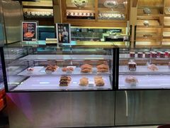 面包甜点陈列柜-丽都DELICATESSEN熟食店