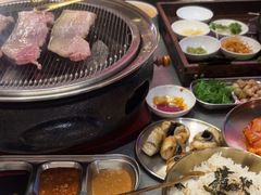 -围炉肉舍•炭烤活鳗•丹东海鲜烤肉(步行街店)